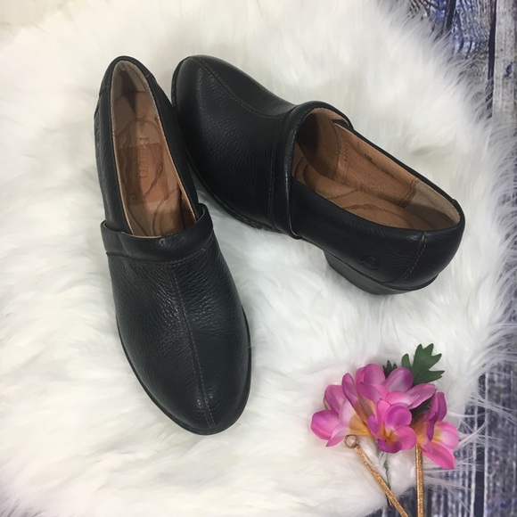 pointed toe clogs